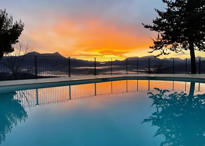 Guest house Le Vieil Aiglun (Alpes-de-Haute-Provence)