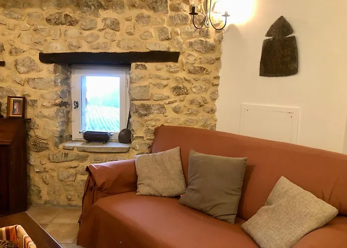 Le Vieil 3* Aiglun (Alpes-de-Haute-Provence)