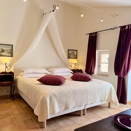 Le Vieil Guest house 3*