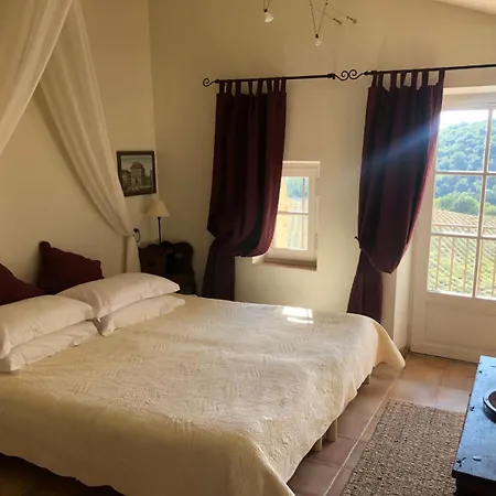 Le Vieil 3* Aiglun (Alpes-de-Haute-Provence)
